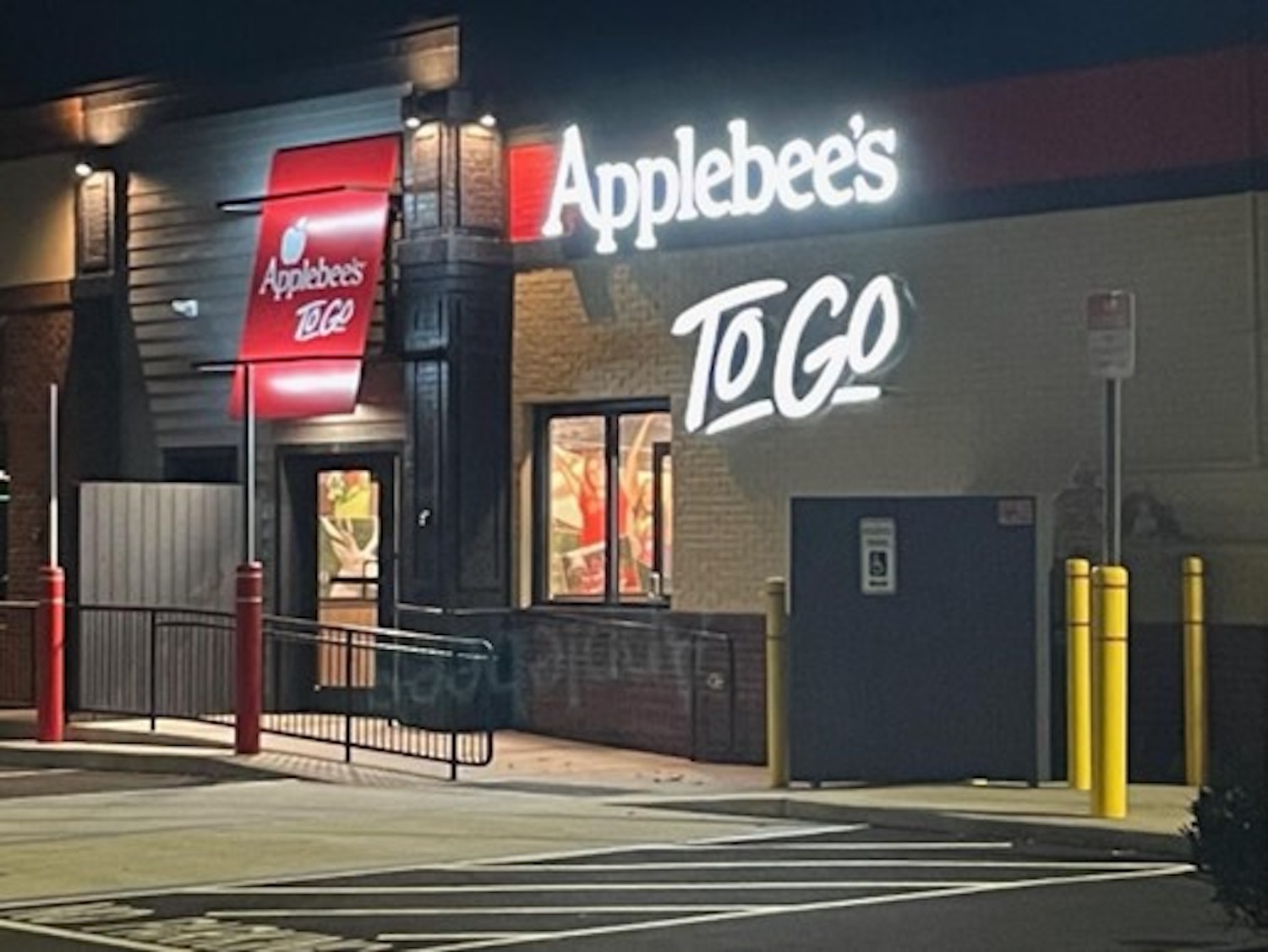 First Ever Applebee’s To Go Location Opening on Commack Road in Deer