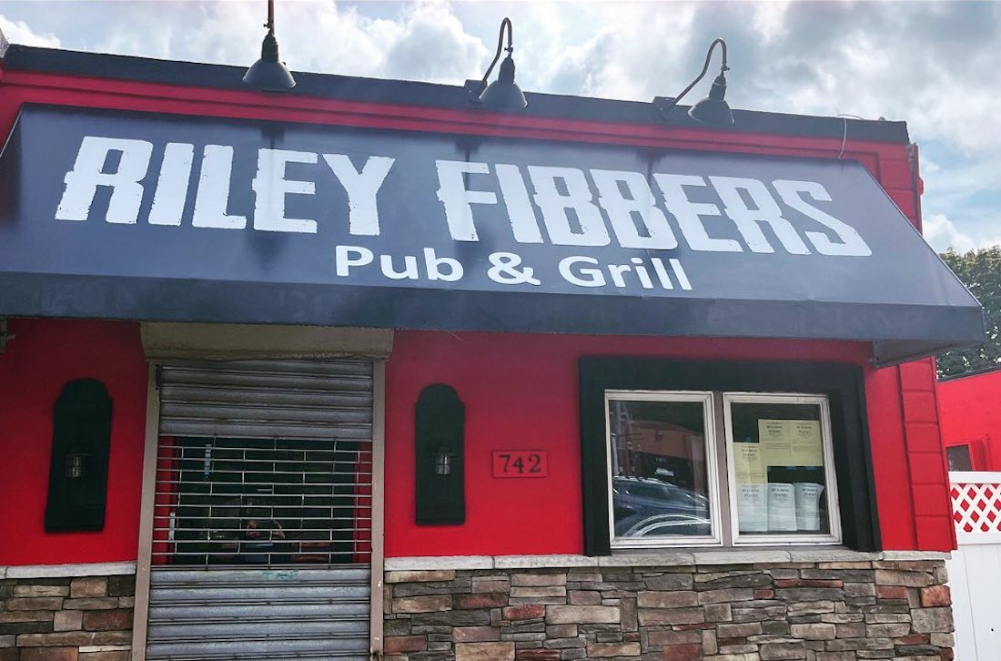 Riley Fibbers Bar & Grill Set to Open in Selden at Old Neighbors Sports